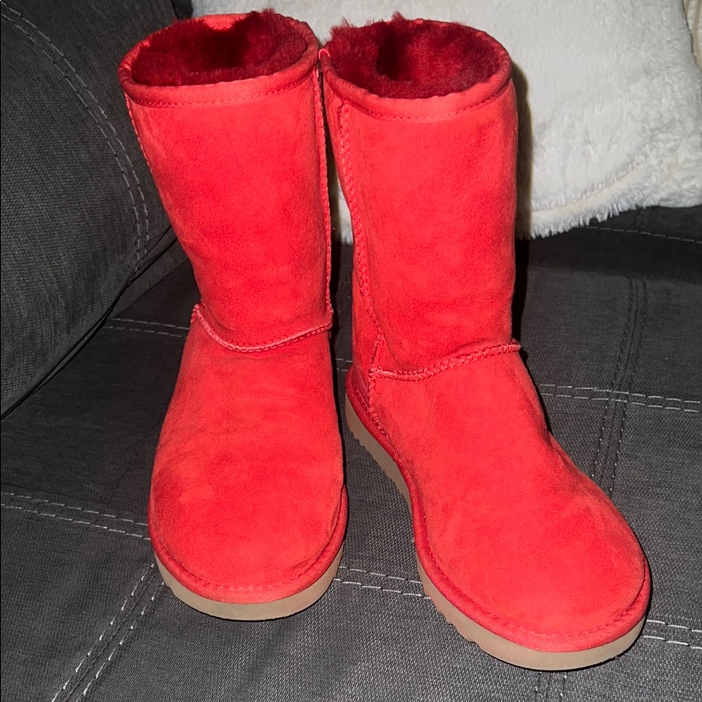 Uggs -red

Worn once
